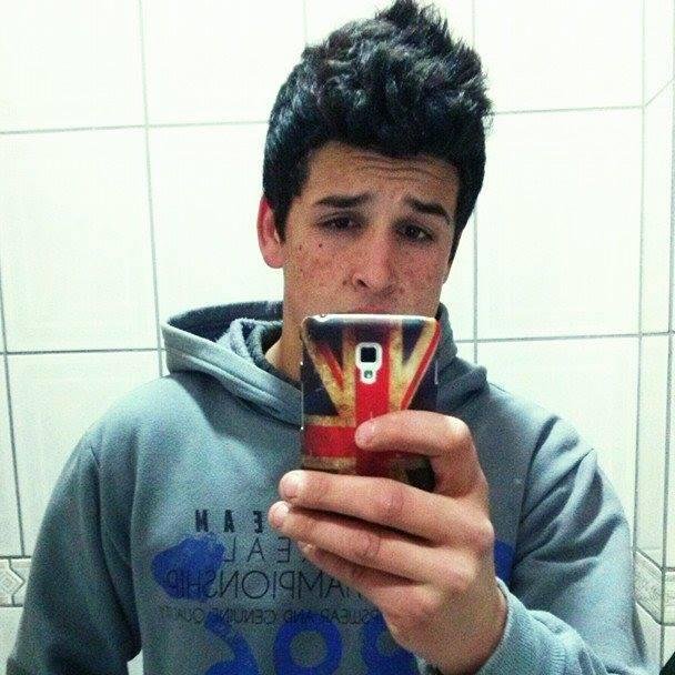 to namorando so feliz ,divertidoo