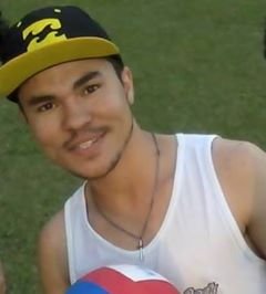 Amo arte e sou feliz dançando.
