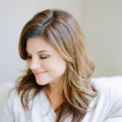 Aine1848's profile picture. Superviviente de la barricada. Madre de @GermainGibelott y tía del resto. En la librería o en el Musain haciendo pretzels. #LesMisNoHomo #2ndGeneration