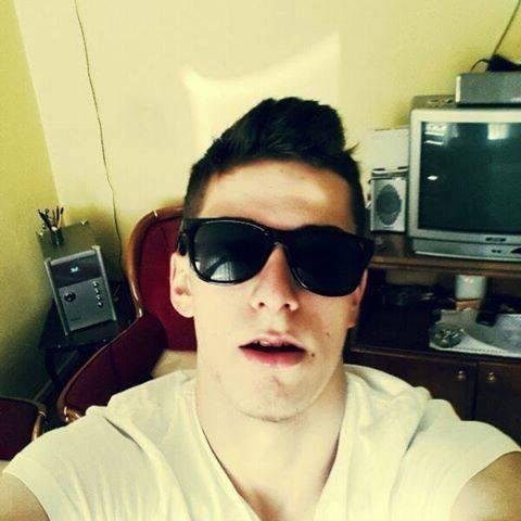 Elini hiç tutmadım belki ama kalbine hep dokundum ...