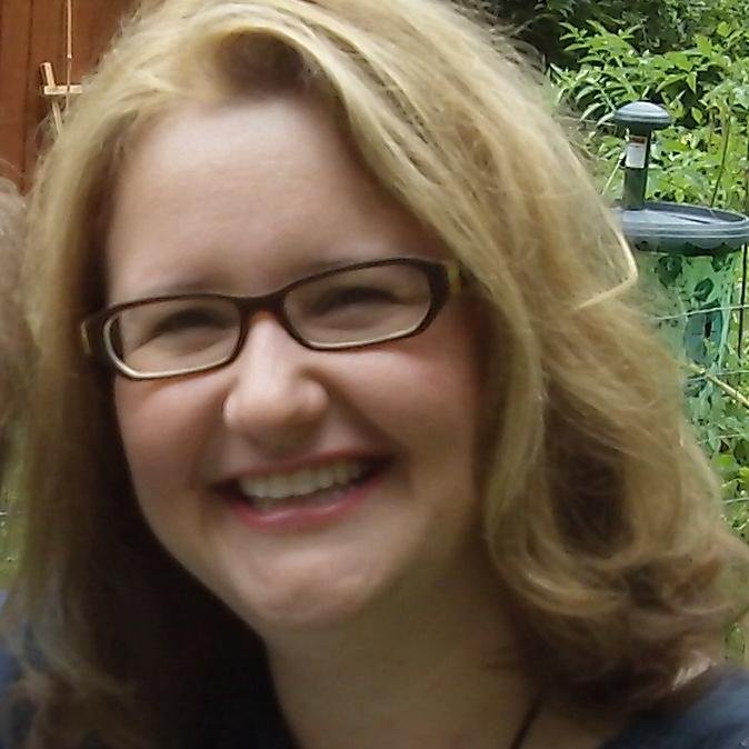 Raw food gourmet, divine raw vegan recipe creator, conscious lover of all beings, dog mom to three loooong doggies :)