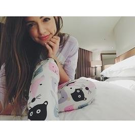 If beth moved to antarctica she'd still be hotter than all of us -_-