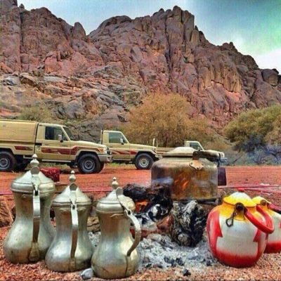 وما من كاتبٍ إلا سيفنى ويُبقى الدهرُ ما كتبت يداه
فلا تكتب بكفك غير شئ .. يسرك يوم القيامة أن تراه