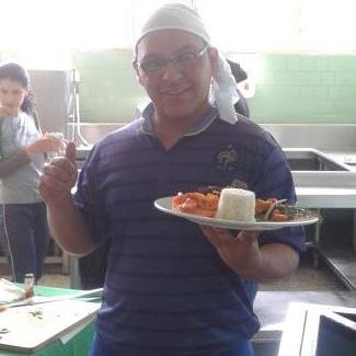 Soy alegre divertido me canta bailar 
No tomo nada de alcohol mu sano y alegre