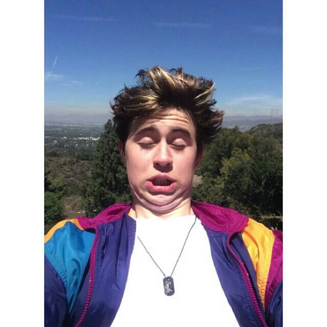 «so Hayes and I are dating he just doesn't know it yet»