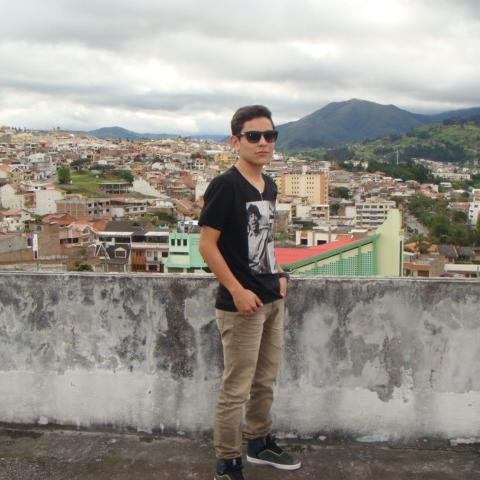 estudiante y futbolista en Club Italia Loja