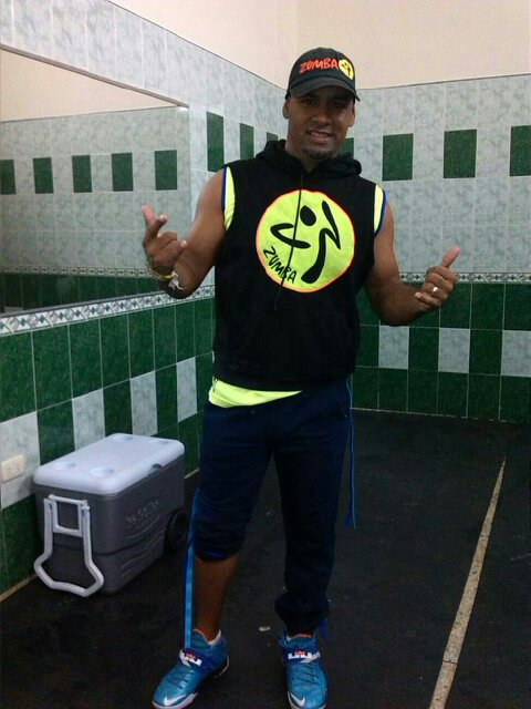 Instrutor de ritmos latinos fitness