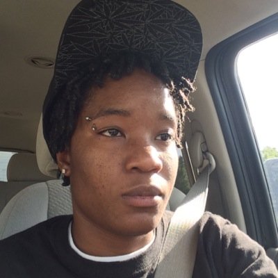 |Stoner| Lesbian|Nerd|Music Fien                                          IG: @Lifeofaking1
