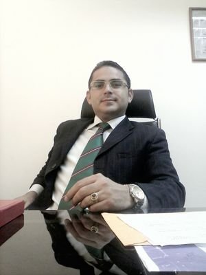 Abogado y Profesor Universitario.