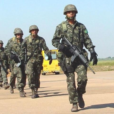 ROMUALDO ARÁUJO  MILITAR  PARAQUEDISTA    E PILOTO DE TESTE NATURAL  DE  AMPARO INTERIOR / SP PROCURO VOCÉ   P/ AMIZADE