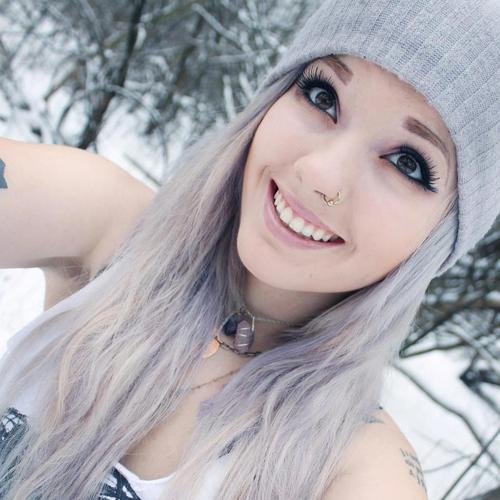 I'm Aurora.... I don't know who I am anymore.. Laci Kaulitz is my little girl, my reason to keep going. (RP)