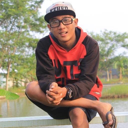 Anyone can catch my eye , but it takes someone special to catch my heart (˘⌣˘)ε˘`)