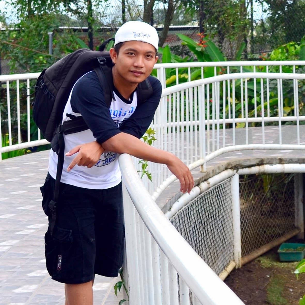 Pemain Suling Jalanan