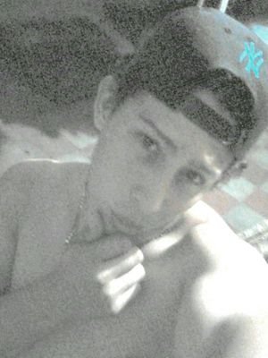 soy un chavo super sinpatico super buena onda respetuoso sigueme y conoceme.
 
 dame follow y telo regresare. o.O las princesas y los principes existimos