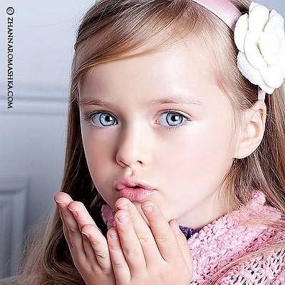 初級ロシア語bot 前置詞 O について V で の中で Na で の上で 前置詞 前置格で ポイントは名詞は 前置詞になると大半が Eになる まずはこれを覚える 学校 Shkola V Shkole 工場 Fabrik Na Fabrike