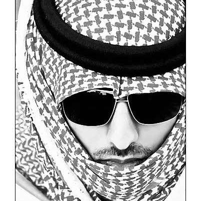 خريج جامعة طيبه 
معلم في مدرسه خاصه
لا تيأس مِن حياة أبكت قلبك . .   
وقل يا اللہ عوضنِي خيرًا          
في الدنيا والآخره . .