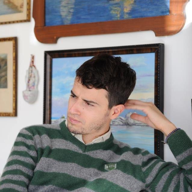 Amo le piante e gli animali sin da bambino. Consigliere comunale, mi occupo del settore cultura e ambiente. Lavoro per il Consiglio Regionale della Puglia.