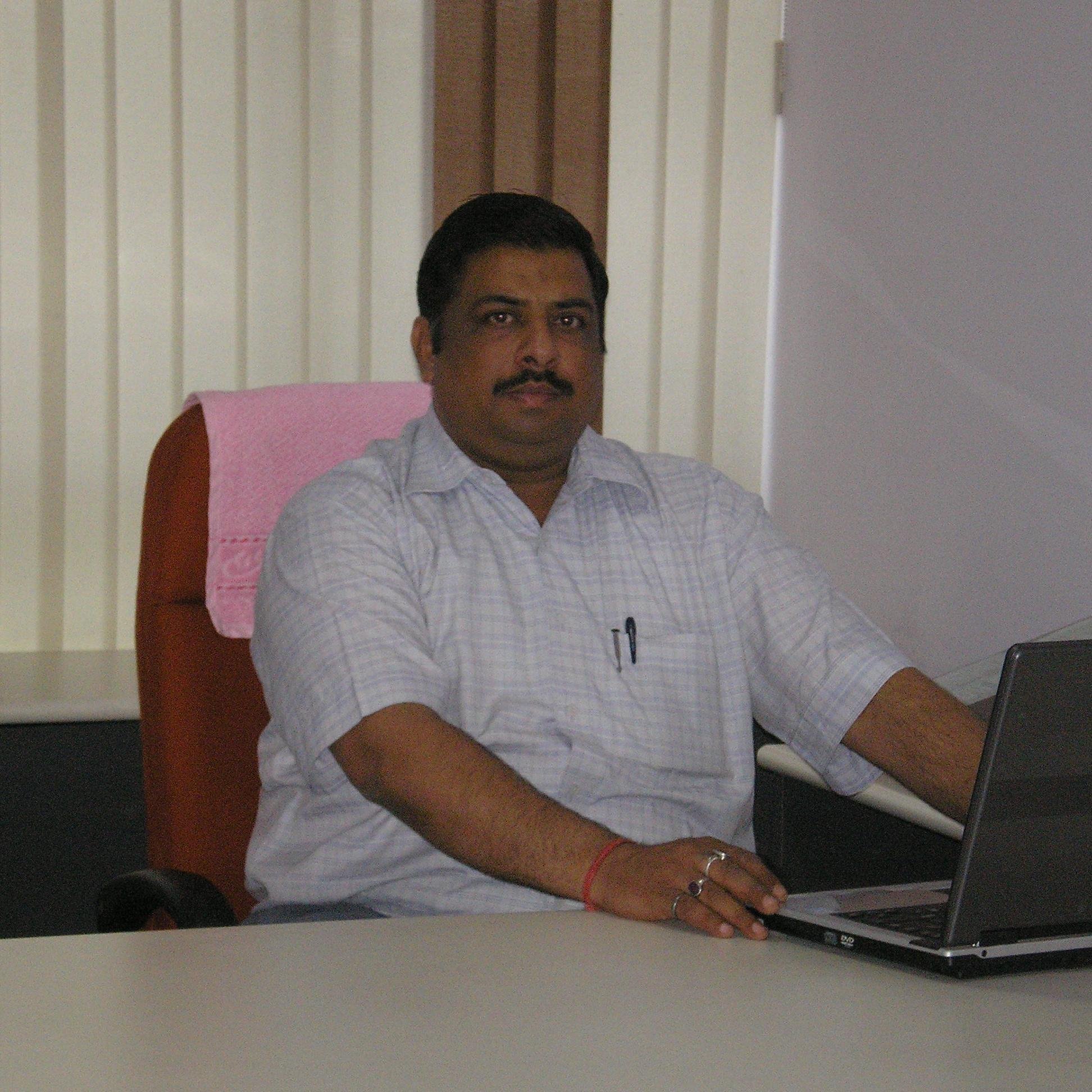 https://t.co/05ObmaIK4t,LL.B.,MBA,MSW

With 28 years of experience in Corporate HR and Plant Operations HR, Currently Group HR Head in DP Jindal at Gurgaon