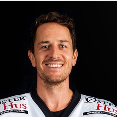 Tidligere ishockeyspiller i Stavanger Oilers. Gift med Kathrine og har barna Christel, Henric og Jacob.