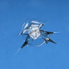 The molding must be flat and securely fitted with no gaps. From the outside, the glass should appear to be one with the vehicle's body.