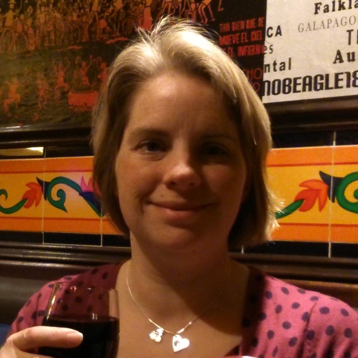 LovelyEmFull's profile picture. 