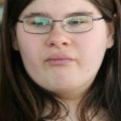 je suis Camille je mesure 1m70 j ai 21 ans  je fais 86 k .cheveux châtains yeux bleu verts.
