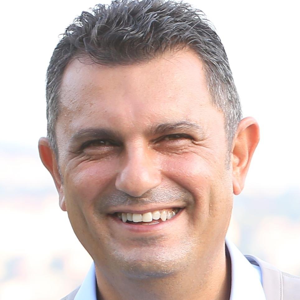 Çok okur,az yazar...