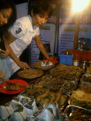 yg kangen suasana Jogja & wedang uwuh, monggo mampir di Angkringan Khas Jogja SabRiNa, lokasi Air Mancur Bogor, Jl. A.Yani sebrang pom bensin Total