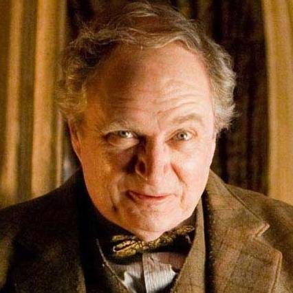 slughornland's profile picture. Profesor de Pociones oficial de @Hogwartssite y jefe de la Casa Slytherin. ¿Tendrás el talento para ser invitado a mi club y comer pastel? #Pottertty