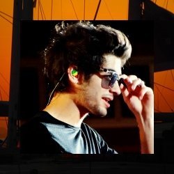 And it's you and me and all of the people and i don't know why, i can't keep my eyes off of you... ❤