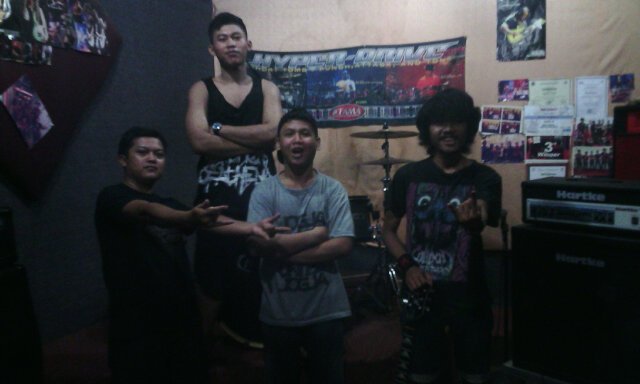 Deathcore, Metalcore || http://t.co/0oCfWjo0MW || http://t.co/rP3y1Q6DYT