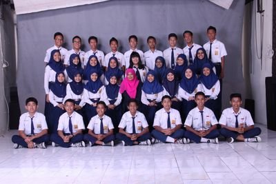 We are family! wali kelas: Bu Evih Apriani SS. M.Pd [instagram: elegantnesatta]