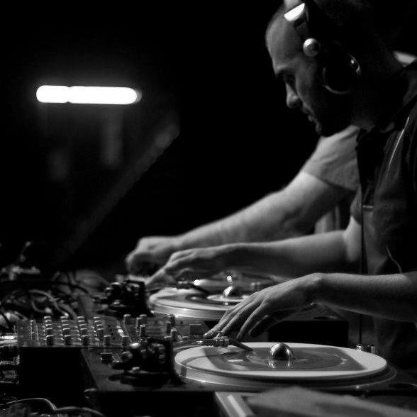 Productor,Dj,Promotor ,componente de @La_oido ,#MonsterSoundReggae,@piranasgreggae y Three Little Birds (Mashups).