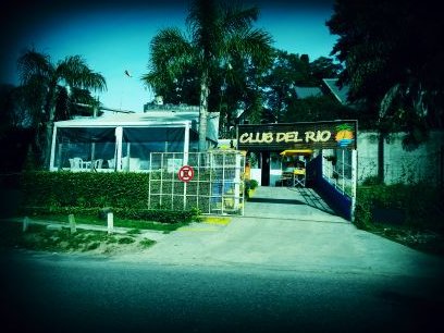 Hostel, bar & guarderia de kayak