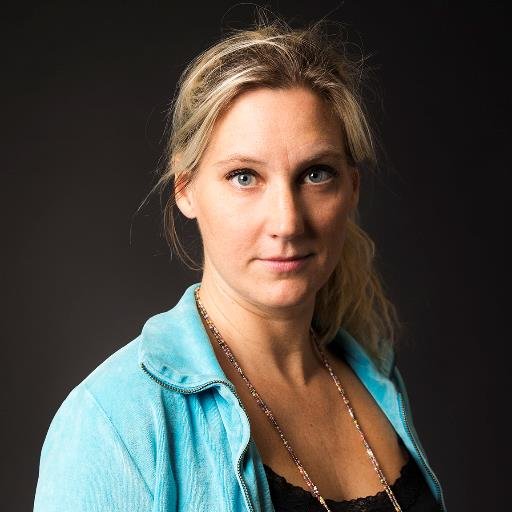 Kurator/Familjebehandlare och  Journalist/Radioproducent/författare. Twittrar privat.