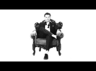 هـو لـيـس مجرد نجم نعشقه هوعالم يحتوينا حيث لانشعر بـنبض الحياة إلا فيه.هو رجل وهبـنا عالم من الحب والرومانسية The Charming Man Ragheb Alama