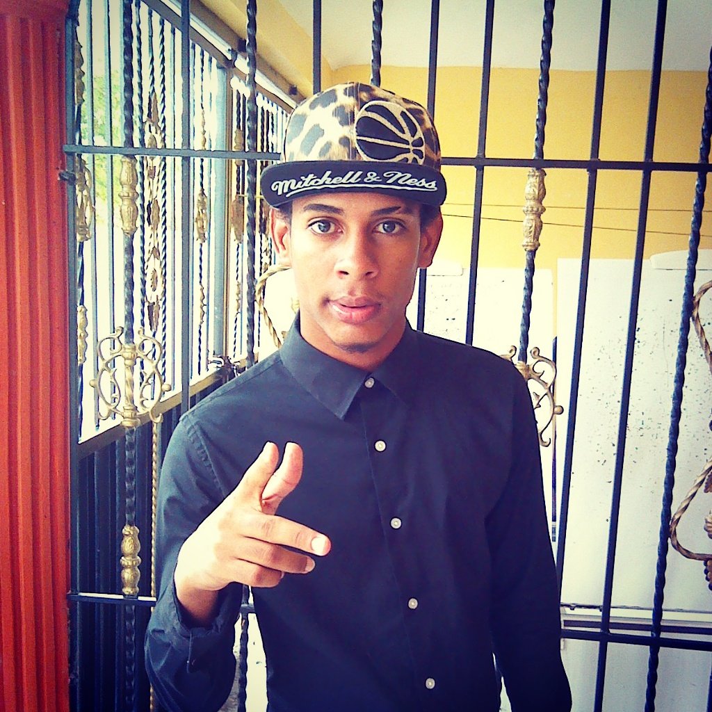 Aяŧisŧa  ÐominicanΘ Ðe' яÐ ρα єℓ мundo 100%  ¡нυмιℓ∂є!