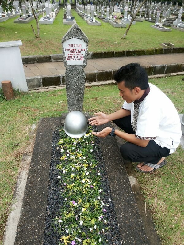 fight the pain, wipe the tears, keep pushing, keep loving, and keep trusting !!! ♥Mom and ♥ @dewie_fina