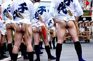 日本の伝統文化が好き。
美しい日本が好き。
日の丸は美しいし、君が代は素晴らしい国歌。