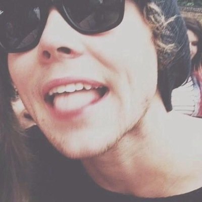 Ashton Irwin will follow you soon, if not today or tomorrow he will soon please don't give up keep faith, Just tweet @Blackwidowmike for a dm to him!!