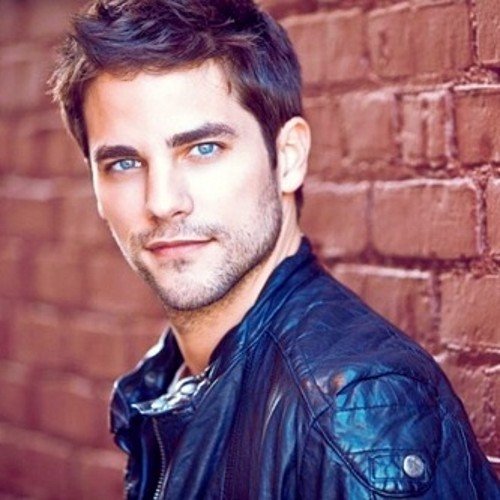 BrantHolden__'s profile picture. 21. || Licántropo. || Era alfa de mi manada, hasta que me escapé de allí. || Solitario normalmente. || Cada cicatriz es una ocasión que burlé a los cazadores.