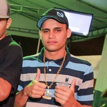 Sou do bonde do falcao mando um recado pra tu safado nois mete bala piranha .......