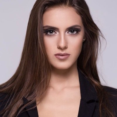 Brazilian Model 
Insta: @maripf_13          
snap: maripf97