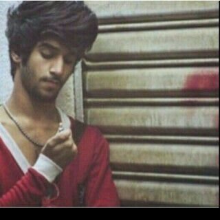 متحديه لا تكلمني