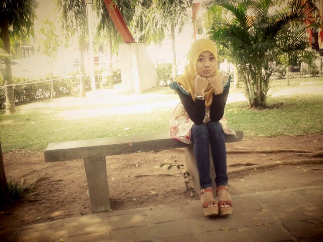 Diani_wlestari's profile picture. Family is my life, the special someone are You, I'm simple person, friendly, easy going, be patient, be strong people ;) ♡ ♡