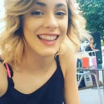 Soy una chica. Soy un gran fan de Tini. Te amo Tini ♥♥