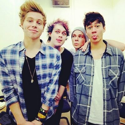HOT 5SOS GIRLS☺☺ // GO FOLLOW @liloftmashtonx and help her reach her target♡
