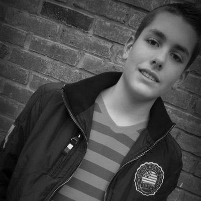 PoullainFlorian's profile picture. Hey c'est moi si t'aime t'amuser , si t'aime les jeux vidéos ou encore si tu me connais alors follow moi :)