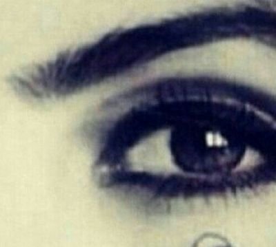 شاعره ومفكره وناقده..