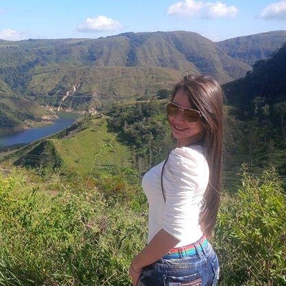 Venezolana/23/Administradora en Formación/ En constante aprendizaje/ S/C/Amante de la felicidad